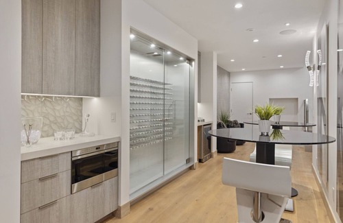 Hermosa Beach Villa | Ocean Front Villa!- 15 Minutes from LAX Airport, Sofi, Intuit Dome and Forum