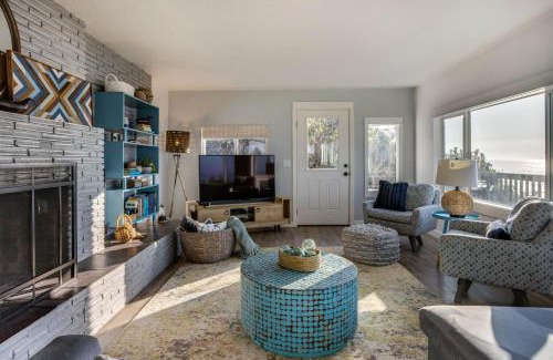 Seal Rock House | Ocean Front with Spectacular Views! 2 Bedroom, 2 Bath! Seal Rock Cottage!