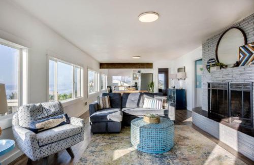 Seal Rock House | Ocean Front with Spectacular Views! 2 Bedroom, 2 Bath! Seal Rock Cottage!