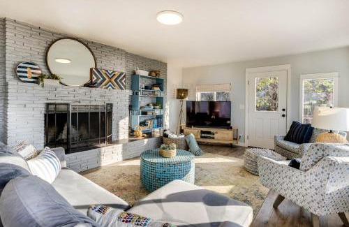 Seal Rock House | Ocean Front with Spectacular Views! 2 Bedroom, 2 Bath! Seal Rock Cottage!