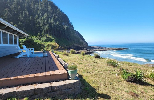 Yachats House | Ocean Front with Spectacular Ocean Views! Fireplace! Dog Friendly!