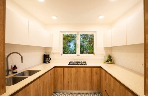 Esterillos House | Ocean Gardens: Private Retreat, Private Pool & BBQ