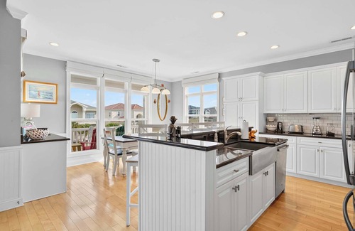 Ocean Isle Beach House | Ocean Isle Beach Oasis: Private Pool & Tiki Bar