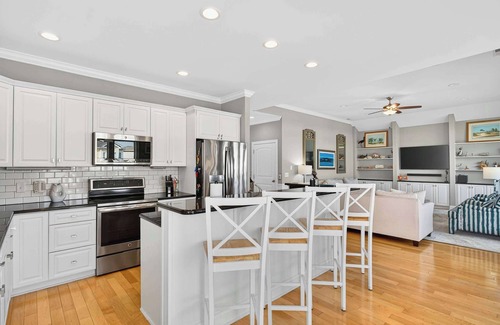 Ocean Isle Beach House | Ocean Isle Beach Oasis: Private Pool & Tiki Bar