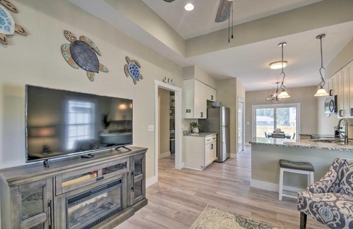 Ocean Isle Beach House | Ocean Isle Beach Home with Shared Lanai and Grill