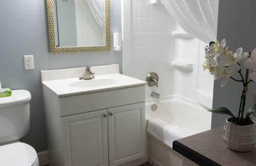 Northeast Virginia Beach Resort | Ocean Key Resort 1 Bedroom Unit directly across the street from the OCEAN!