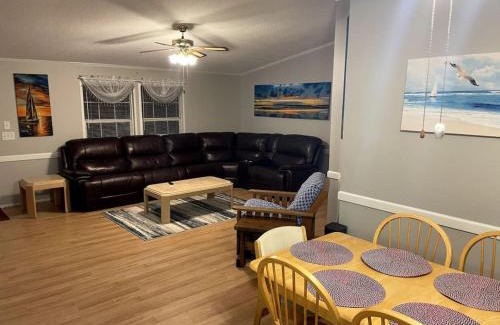 Surfside Beach House | Ocean Lakes 4 bedroom Cottage that sleeps 10