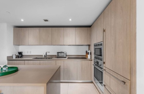 Hollywood South Central Beach Apartment | Ocean Luxe Pad | 6-Person Stay + Poolside