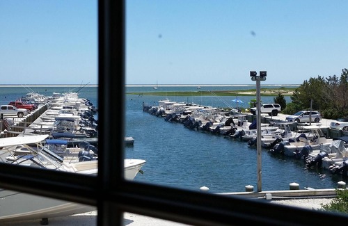 Chatham Cottage | Ocean & Marina Views From This Charming Cottage! Walk To Beach & Town.