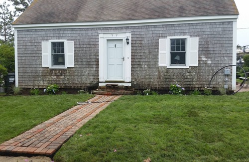 Chatham Cottage | Ocean & Marina Views From This Charming Cottage! Walk To Beach & Town.