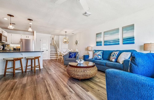 East End Condo | OCEAN MILE I-6 is a beautiful 2 bedroom/2.5 bath townhome with amazing views!