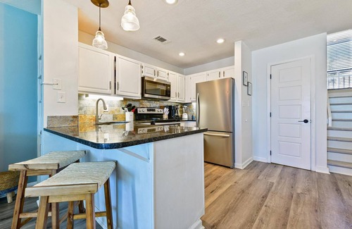 East End Condo | OCEAN MILE I-6 is a beautiful 2 bedroom/2.5 bath townhome with amazing views!