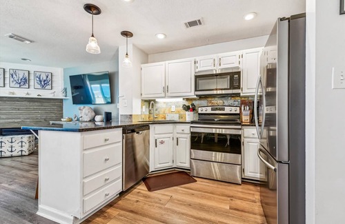 East End Condo | OCEAN MILE I-6 is a beautiful 2 bedroom/2.5 bath townhome with amazing views!