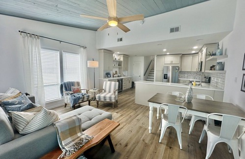 East End Condo | Ocean Mile L-13 - Community Pool, Beach View, Free Beach Gear!