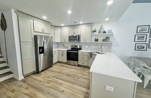 East End Condo | Ocean Mile L-13 - Community Pool, Beach View, Free Beach Gear!