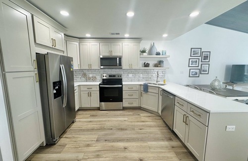 East End Condo | Ocean Mile L-13 - Community Pool, Beach View, Free Beach Gear!