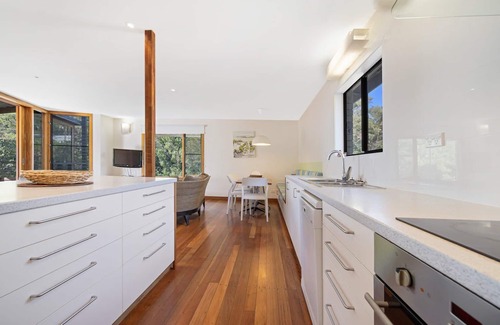 Point Lookout House | Ocean Mist Beach House | 5 bedroom, 2 bathroom, sleeps 10, 400m to beach