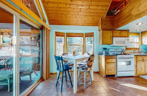 Brookings Cabin | Ocean/mountain view home in Boardman Scenic Corridor with great deck