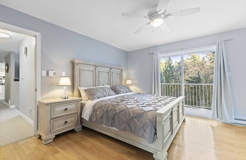 Regional District of Nanaimo Villa | Ocean & Mountain View Villa! Center location! Entire house for groups! Sleep 14