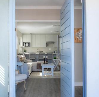 Voelklip Villa | Ocean Pearl Hermanus - 5 Bedrooms