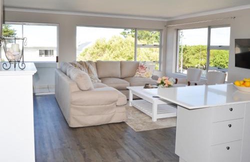 Voelklip Villa | Ocean Pearl Hermanus - 5 Bedrooms