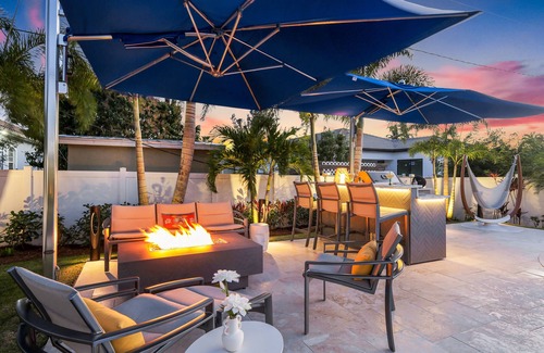 Connors House | Ocean Pearl - Luxury - 1 Mile To The Beach! - Heated Salt Water Pool - Southern Exposure
