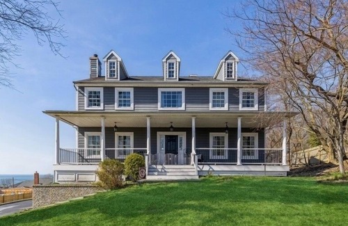 Wading River House | Ocean Pearl: Water Views, Steps to Beach & Restaurants