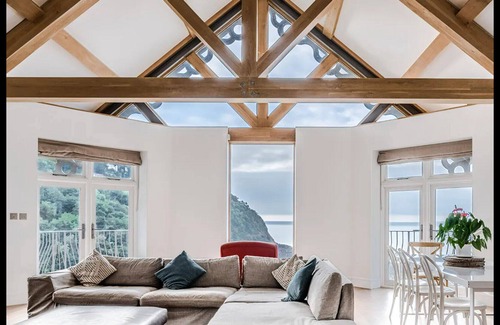 Lynmouth Apartment | Ocean Penthouse with sea views and stunning accommodation