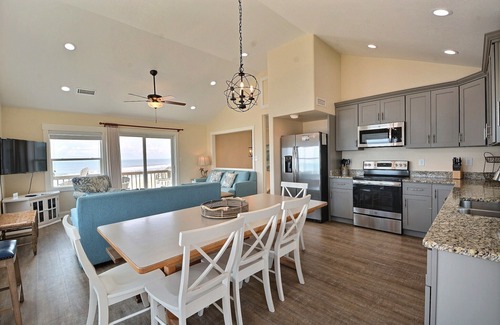 Buxton Cottage | Ocean Point- Incredible Ocean Views- Step onto the Beach! Community pool