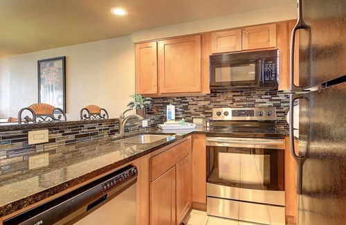 Port Aransas Condo | Ocean-Pool Views From 2 Balconies | MP315