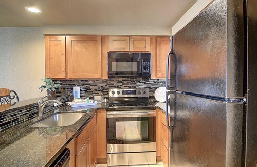Port Aransas Condo | Ocean-Pool Views From 2 Balconies | MP315