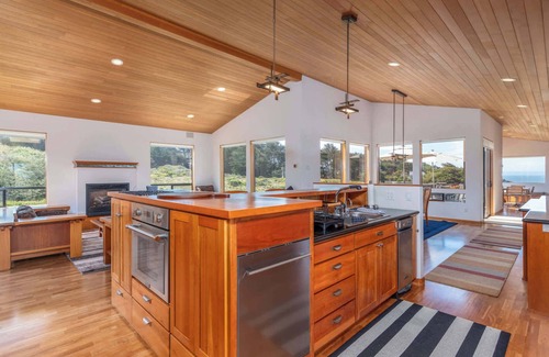 Sea Ranch House | Ocean Retreat | BBQ, Hot Tub & Ocean Views