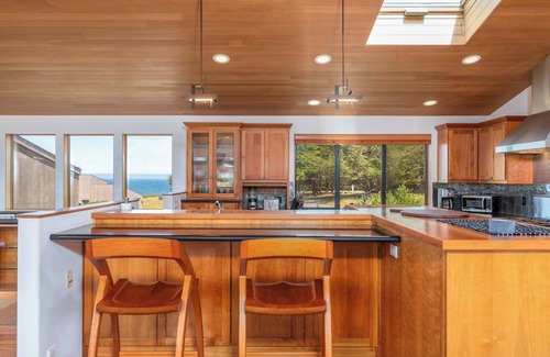 Sea Ranch House | Ocean Retreat | BBQ, Hot Tub & Ocean Views
