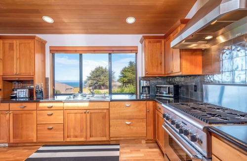 Sea Ranch House | Ocean Retreat | BBQ, Hot Tub & Ocean Views