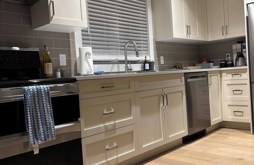 Regional District of Nanaimo Apartment | Ocean Ridge Guest House. Stunning ocean views. - No cleaning fee!