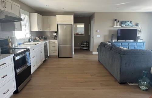Regional District of Nanaimo Apartment | Ocean Ridge Guest House. Stunning ocean views. - No cleaning fee!