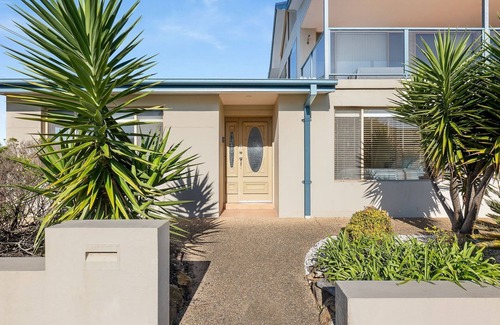 Batehaven Villa | Ocean's Edge at Batehaven
