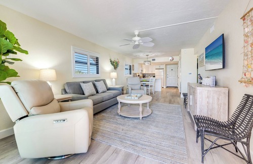 Sanibel Condo | OCEAN'S REACH: Corner Unit, 3rd Floor, All Amenities Open!