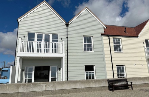 Burmarsh Apartment | Ocean Sea View Suite