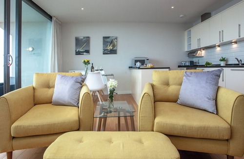 Westleigh Apartment | Ocean Serenity, Horizon View