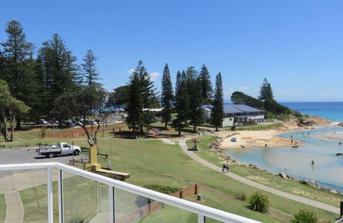 South West Rocks Apartment | OCEAN SHORES 16 - 50 METRES TO BEACH & POOL IN COMPLEX