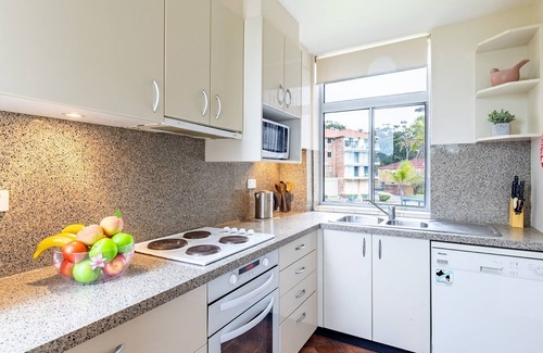 Nelson Bay Apartment | Ocean Shores, 5 27 Weatherly Close - waterfront unit with views to Shoal Bay and wifi