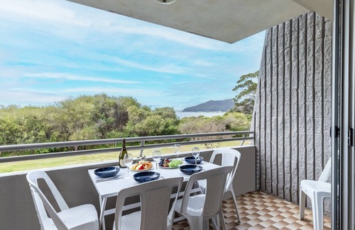 Nelson Bay Apartment | Ocean Shores, 5 27 Weatherly Close - waterfront unit with views to Shoal Bay and wifi