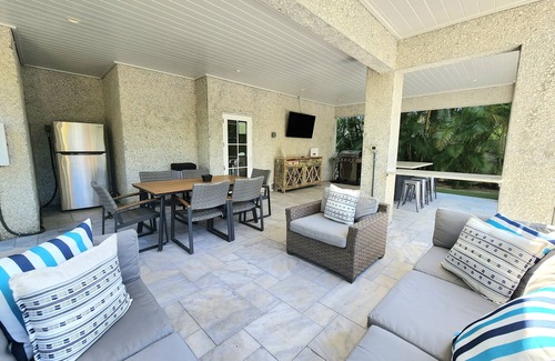 Bradenton Beach House | ⚓Ocean Star! 7 Bdrms/7.5 Baths! Beaches 5min> walk!⚓🐕🏖🌅