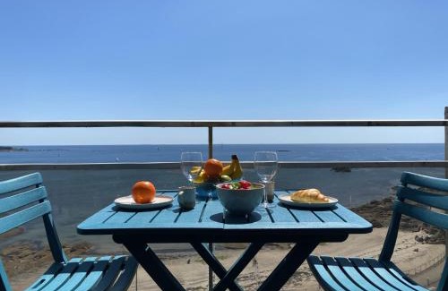 Concarneau Apartment | -Ocean- Studio renove avec parking et vue mer