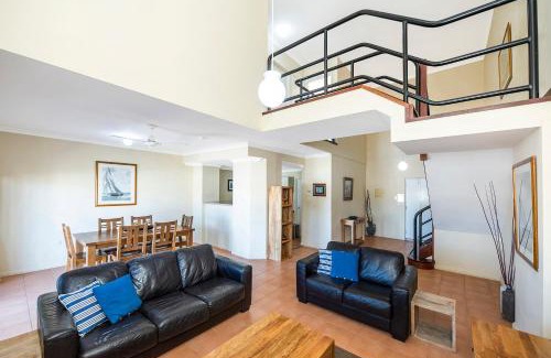 South Fremantle Apartment | Ocean Sunsets - 2 bedroom converted warehouse apartment