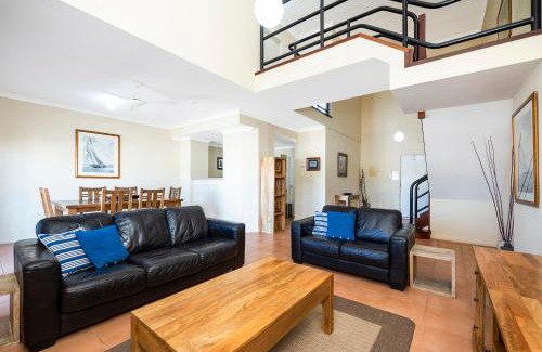 South Fremantle Apartment | Ocean Sunsets - 2 bedroom converted warehouse apartment