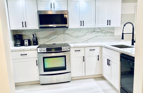 Miami Beach Condo | Ocean View 1Br 1.5Ba Stylish Beach Condo + Parking