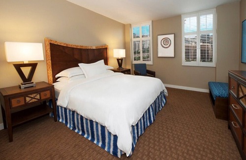 Waikiki Resort | Ocean View 2 Bedroom Plus at Hilton Hawaiian Village Lagoon Tower!