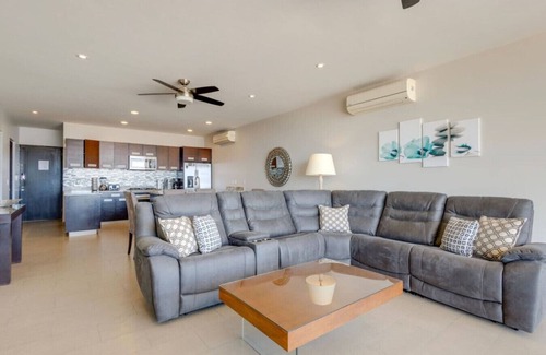 Libertad Apartment | Ocean View, 2 Infinity Pools, Pedregal, Walkable